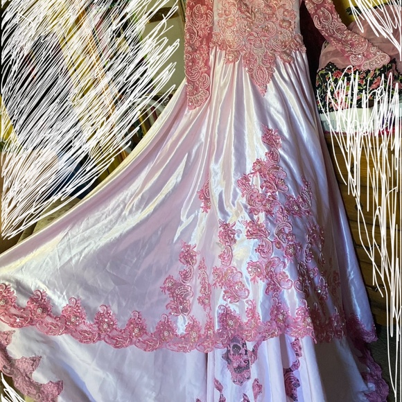 VINTAGE Long Pink GOWN VERY Long Train Size 10W BY VENUS VERY EMBELLISHED - Picture 2 of 8